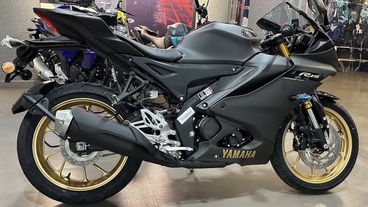 Yamaha R15 V5